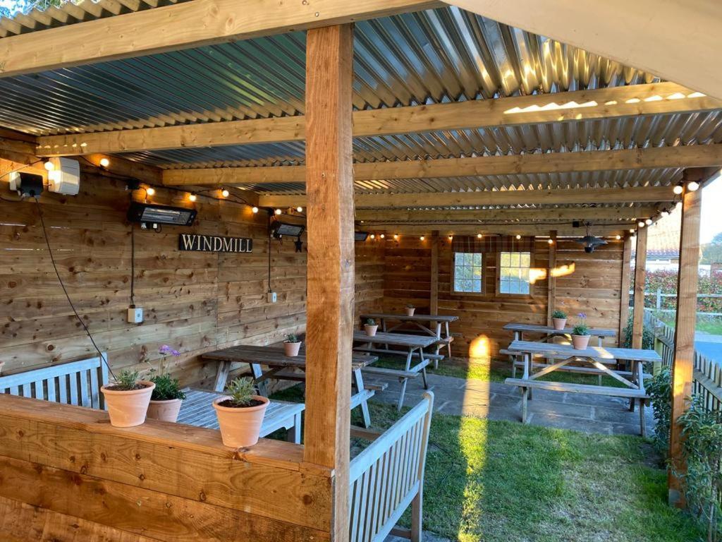 The Windmill Inn Horsham Extérieur photo
