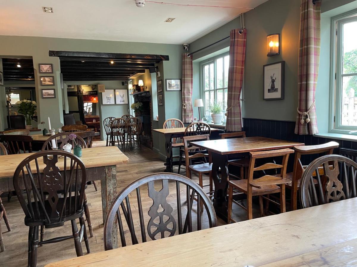The Windmill Inn Horsham Extérieur photo