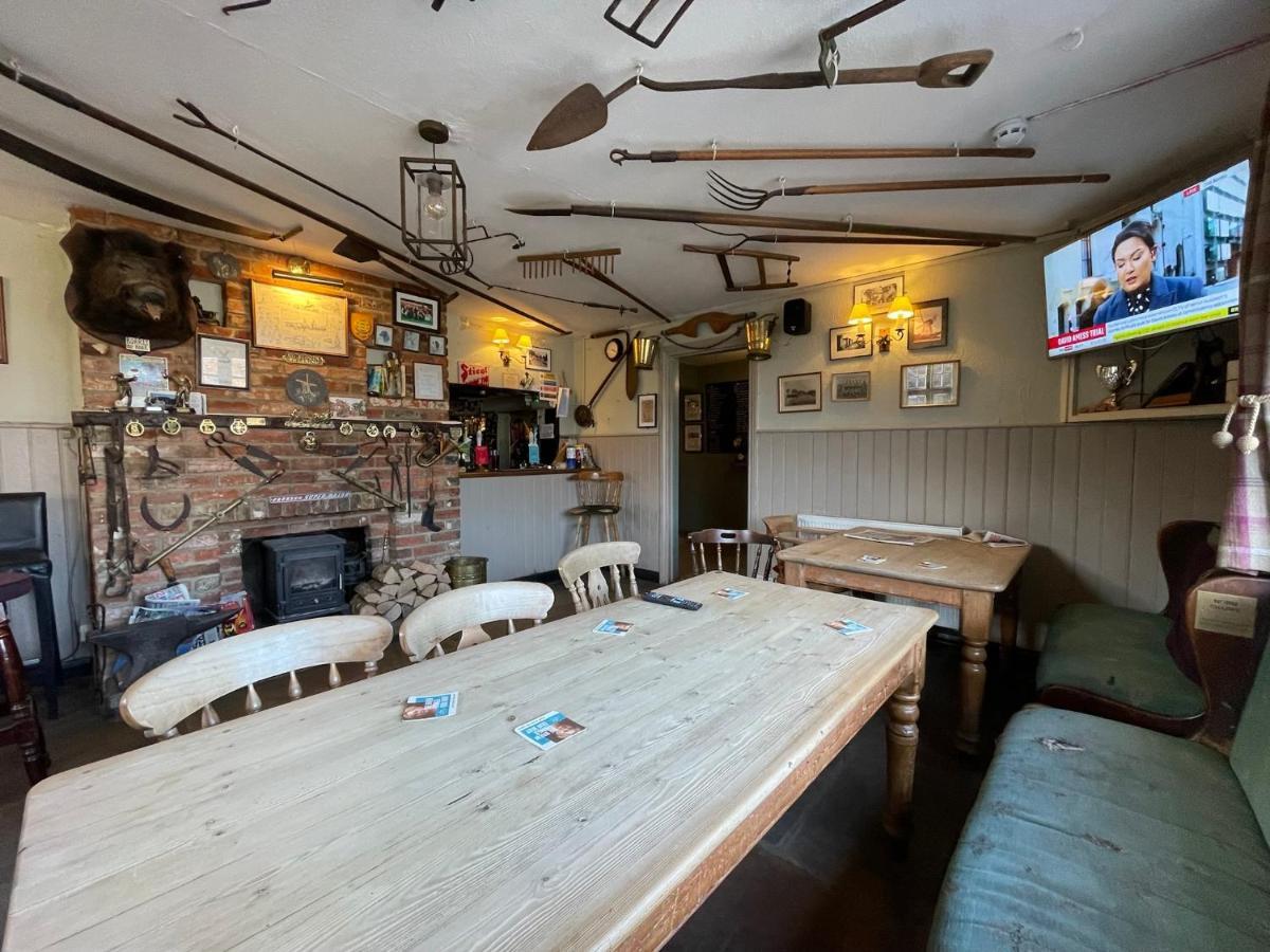 The Windmill Inn Horsham Extérieur photo