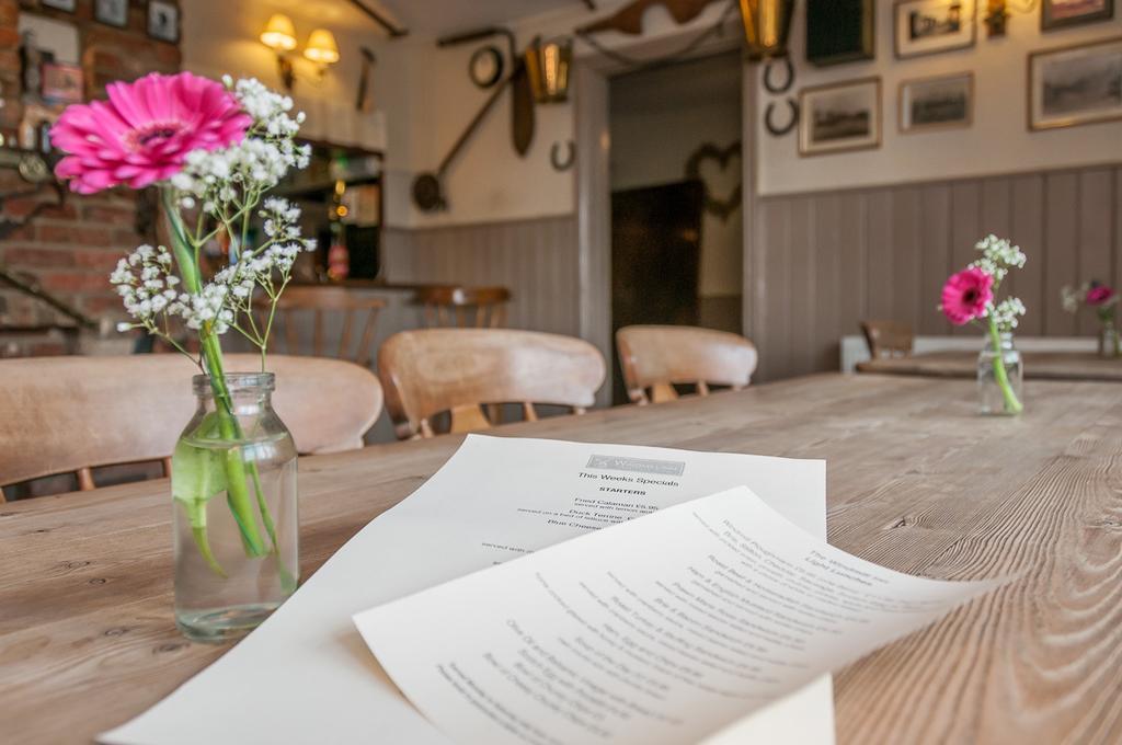The Windmill Inn Horsham Extérieur photo